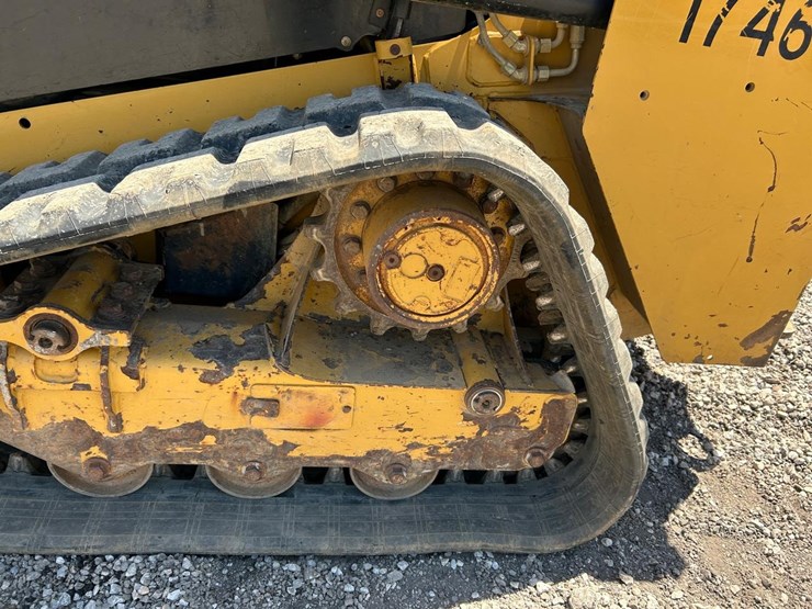 2017-caterpillar-249d-image-19
