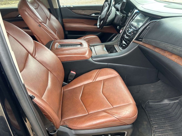 2018-cadillac-escalade-esv-image-22