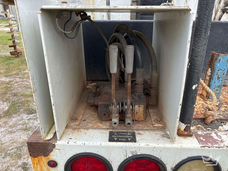2014-freightliner-m2-106-image-41