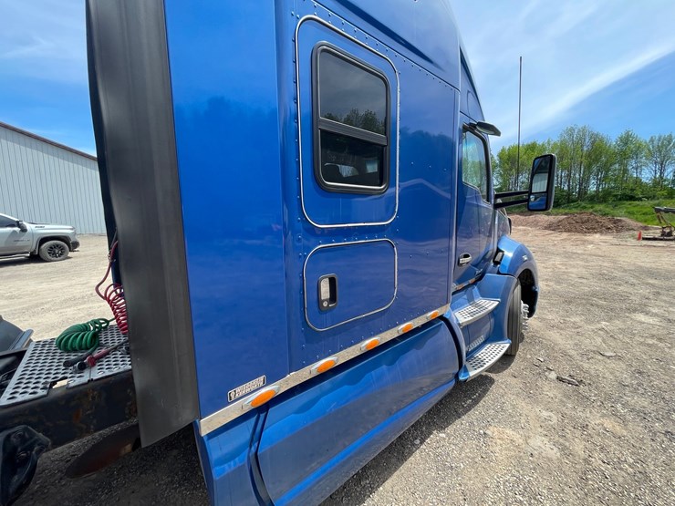 2015-kenworth-t680-image-39