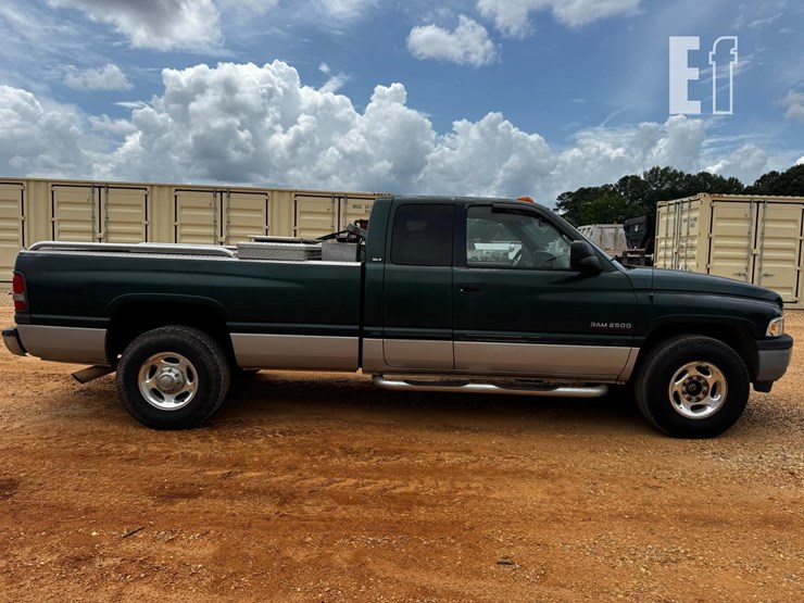 2001-dodge-2500-image-7