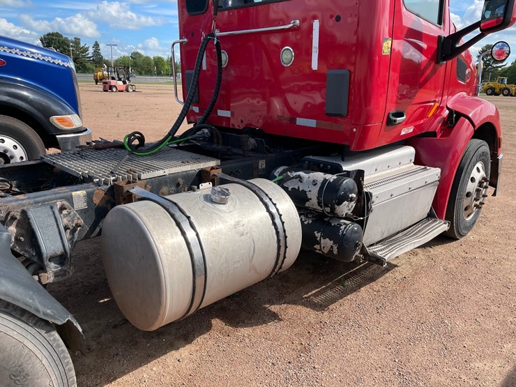 2014-peterbilt-579-image-29