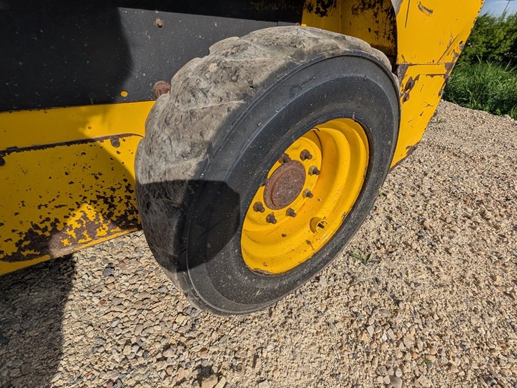 #5455-•-new-holland-218-skid-loader-image-13