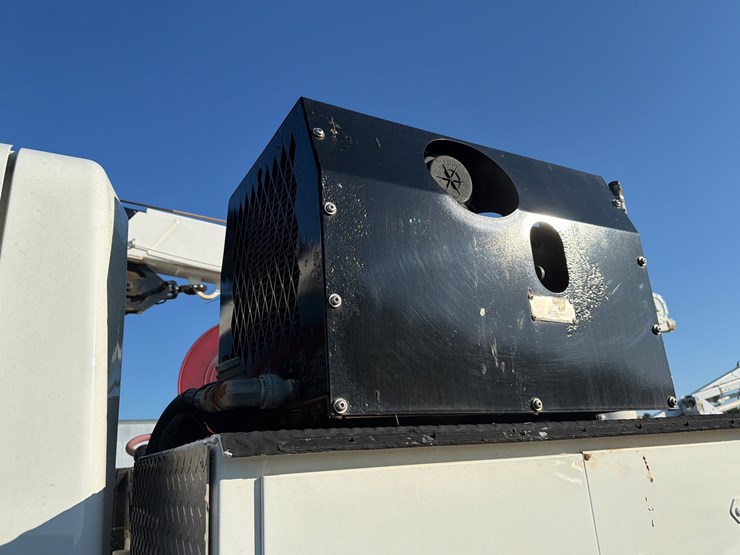 2004-international-durastar-4300-image-19