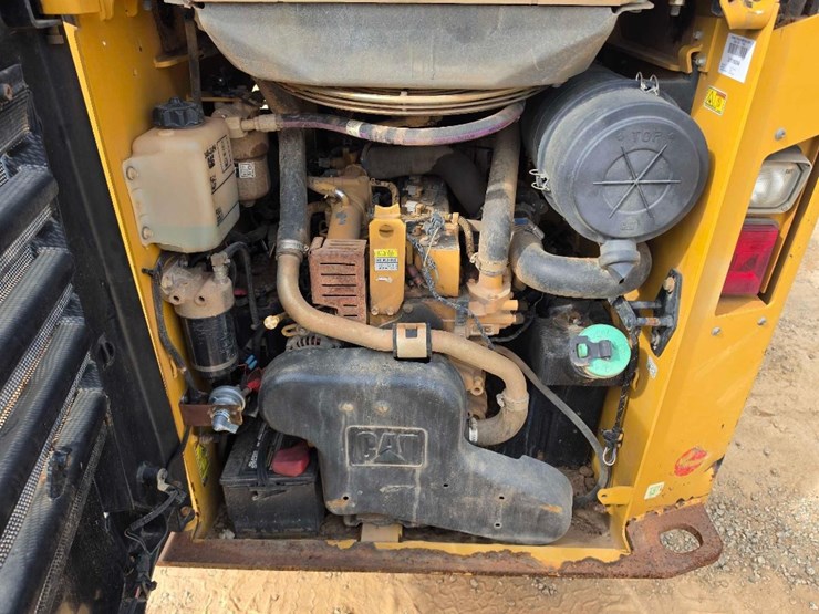 2015-caterpillar-259d-image-9