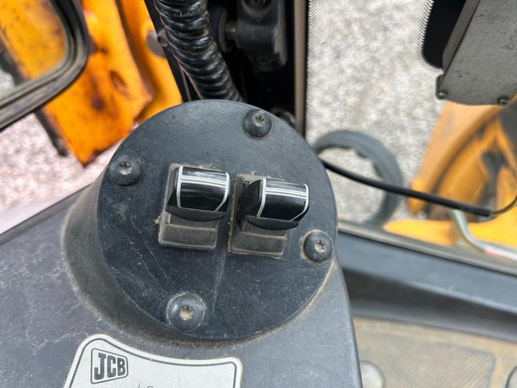 jcb-4cx-image-31