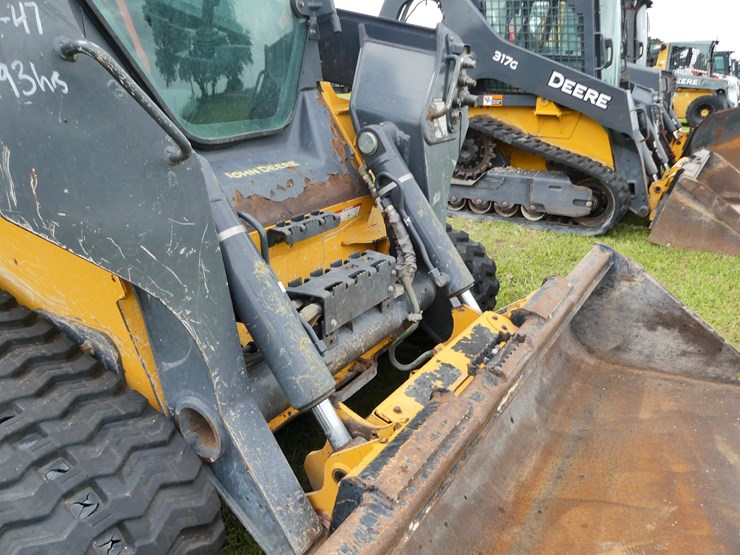 2023-deere-331g-image-4