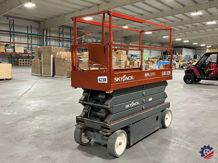 skyjack-sj111-3226-scissor-lift-image-2