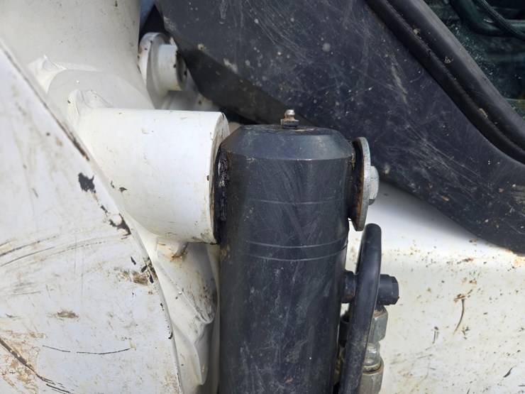 2020-bobcat-t770-image-79