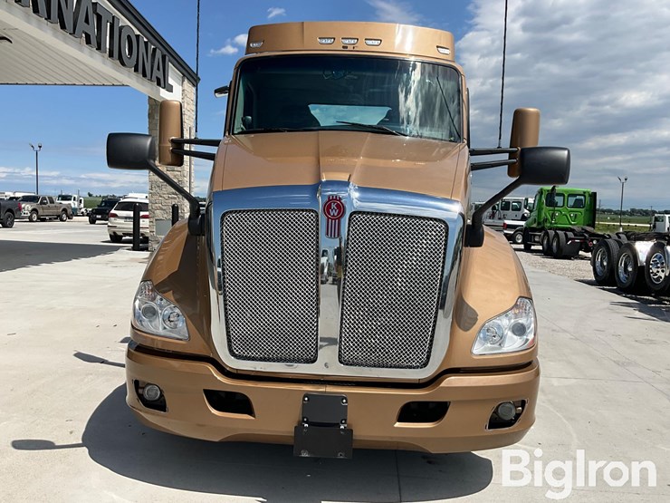 2022-kenworth-t680-image-2