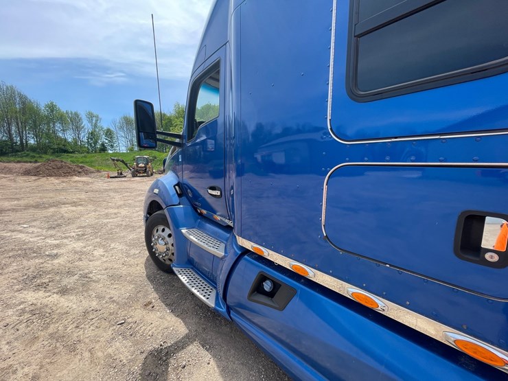 2015-kenworth-t680-image-14