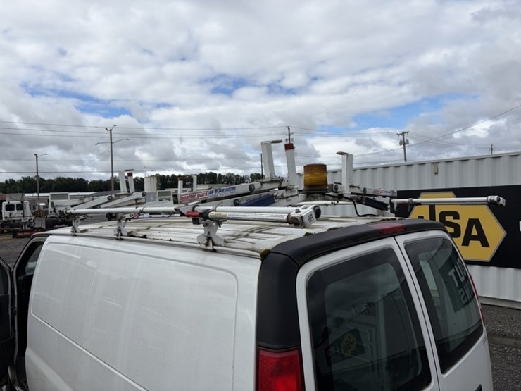 2012-chevrolet-express-cargo-van-image-21