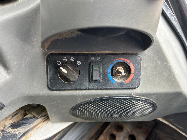 2019-bobcat-t770-image-26