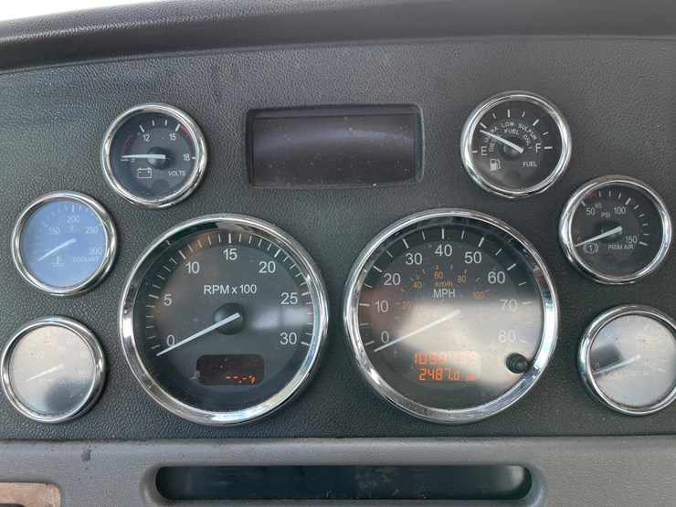 2010-peterbilt-386-image-43
