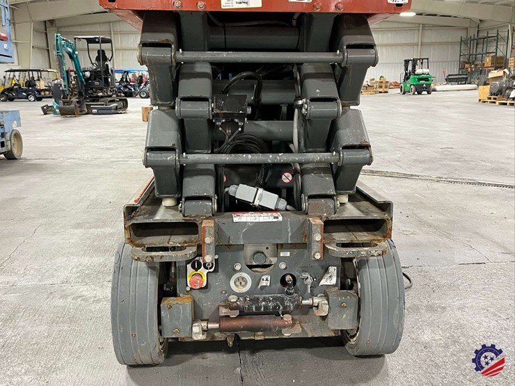 skyjack-sj111-3226-scissor-lift-image-9