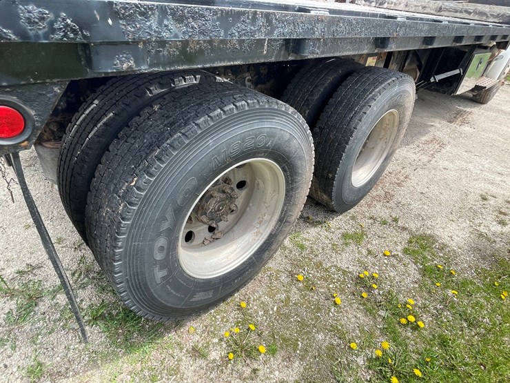 2002-freightliner-fl80-image-26