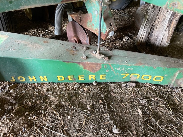 john-deere-7000-image-32