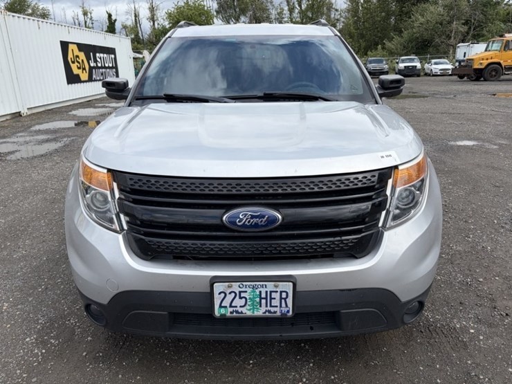 2015-ford-explorer-image-8