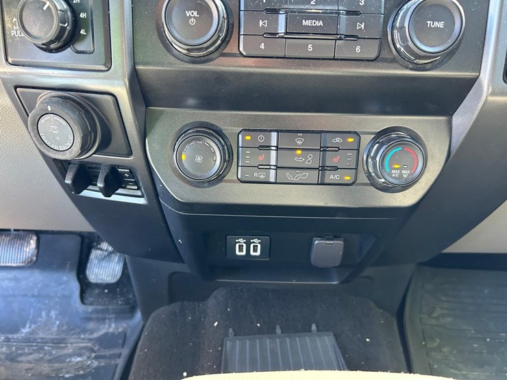 2019-ford-f150-image-32
