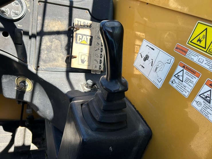 caterpillar-tl943-image-21