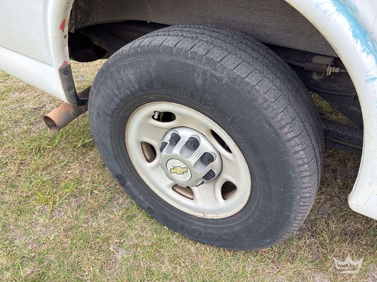 2013-chevrolet-express-2500-image-44