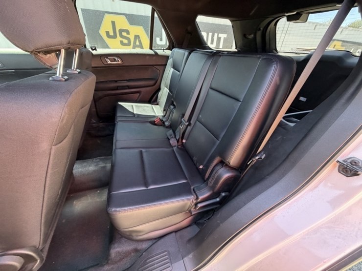 2017-ford-explorer-image-23