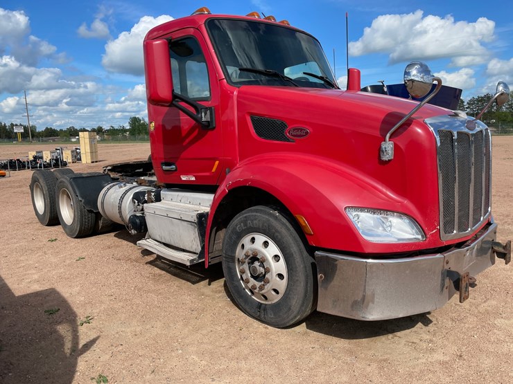 2014-peterbilt-579-image-4