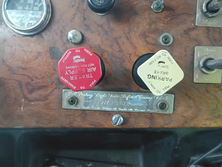 1998-peterbilt-379-image-56
