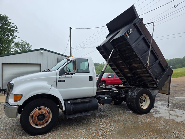 2008-ford-f750-image-13
