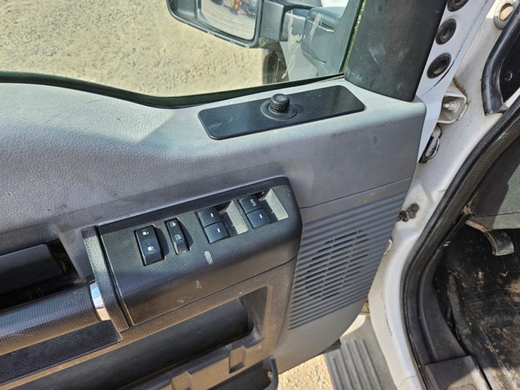 2012-ford-f550-image-21