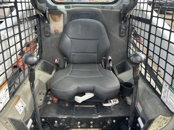 2015-bobcat-s570-image-13