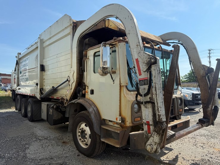 #7-•-2015-mack-heil-front-loader-image-66