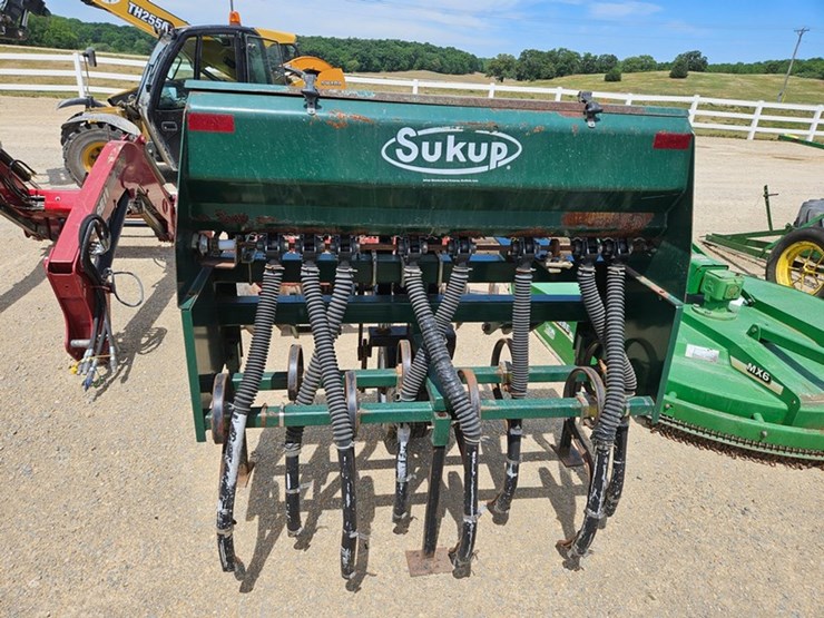 sukup-food-plot-planter-image-4