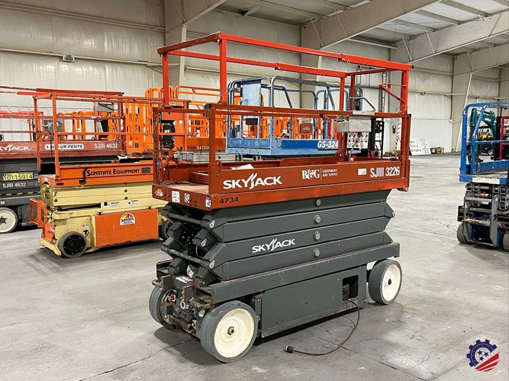 skyjack-sj111-3226-scissor-lift-image-4