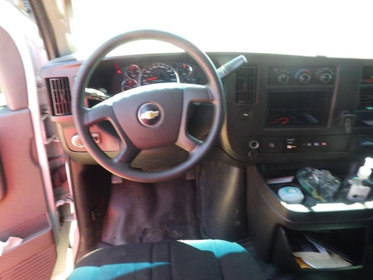 2016-chevrolet-express-3500-image-8