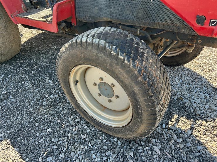 massey-ferguson-1235-image-11