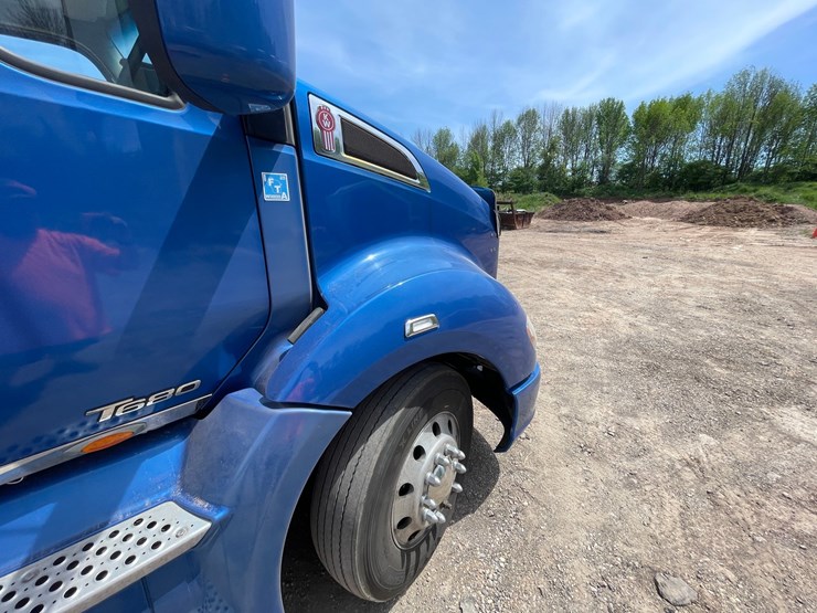 2015-kenworth-t680-image-45