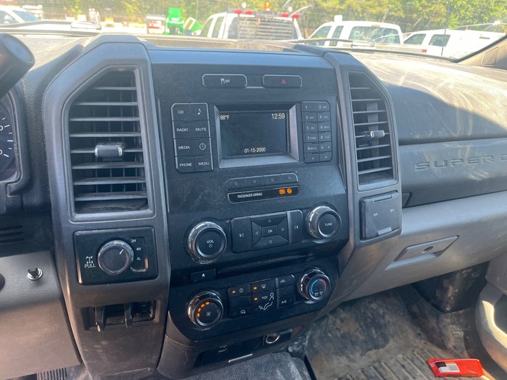 2018-ford-f250-xl-image-11