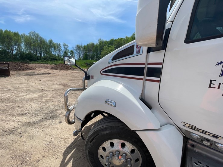 2016-kenworth-t680-image-10