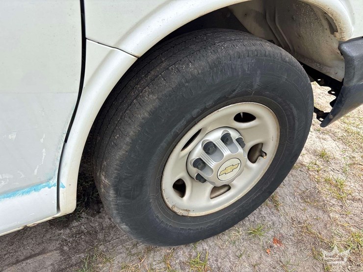 2013-chevrolet-express-2500-image-43