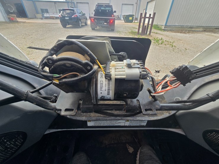 2020-bobcat-t770-image-45