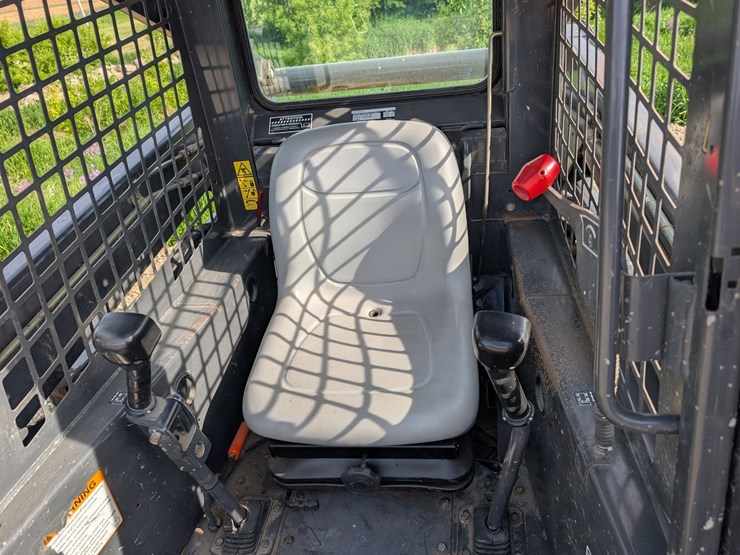#5454-•-new-holland-160-skid-loader-image-14
