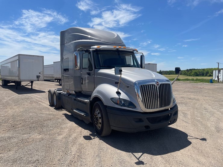 #304-•-2016-international-semi-tractor-(has-wi-title)-(denmark,wi)-image-3