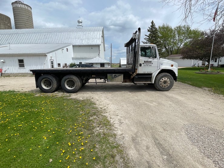 2002-freightliner-fl80-image-4