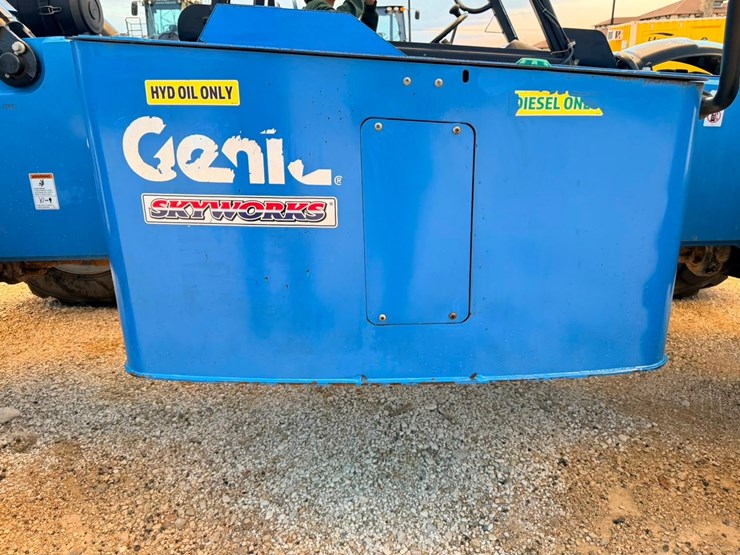 2019-genie-gth1056-image-19