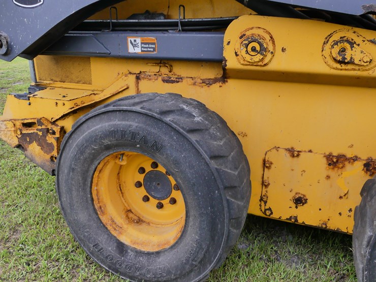 2017-deere-332g-image-6