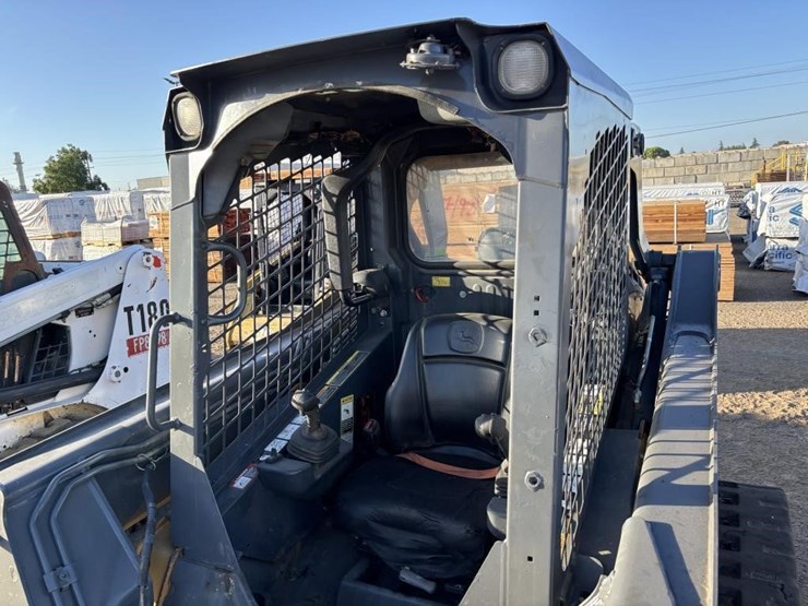 2018-deere-323e-image-19