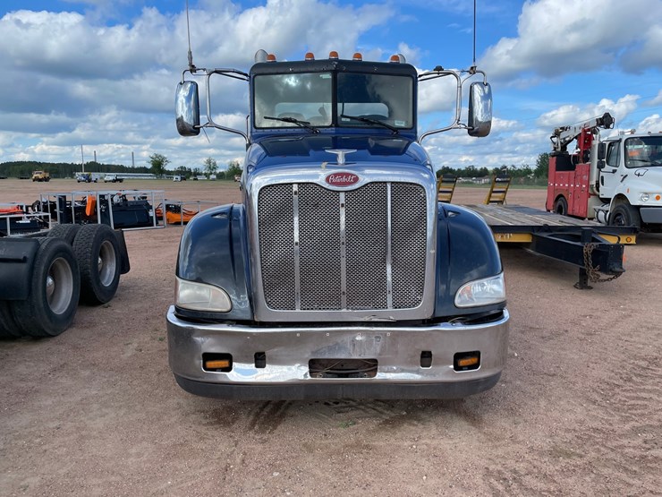 2010-peterbilt-386-image-2