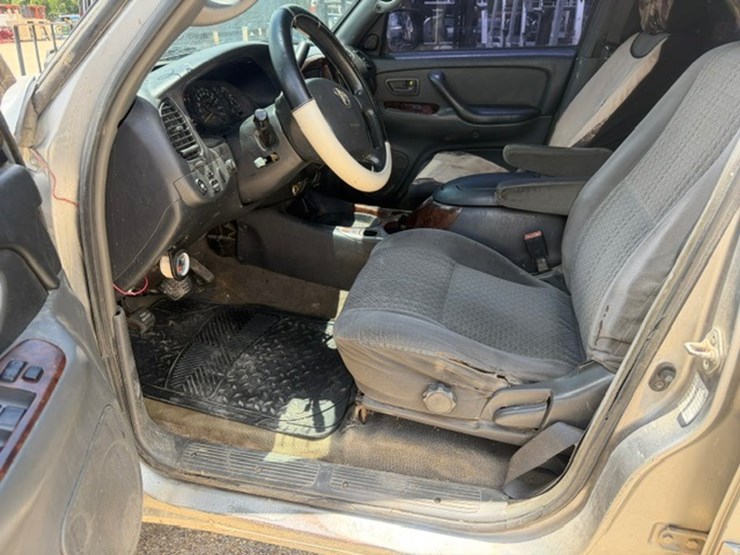 2004-toyota-tundra-image-35