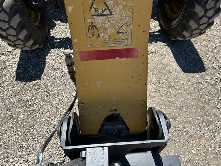 caterpillar-tl943-image-10